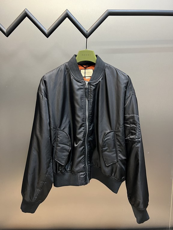 p455 Gucci Eung Lei same letter print color collision baseball jerseyCrafted from blueblack nylon, this aviator jacket features a color-blocked print on the back for a subtle fashion aesthetic. Featuring a padded lining,