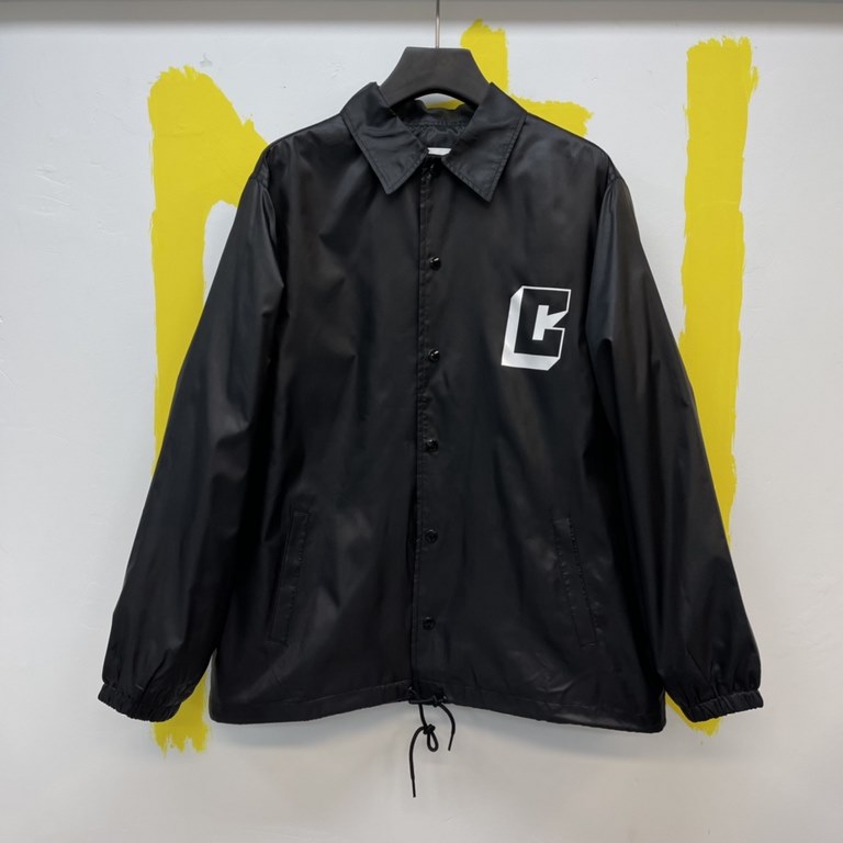 P400 Ceine 2023 FW fall and winter new lapel long sleeve trench coat jacketSize：S-XLEngraved metal buttons closure placket front chest three-dimensional black and white C letter printingClassic brand logo letters at the 