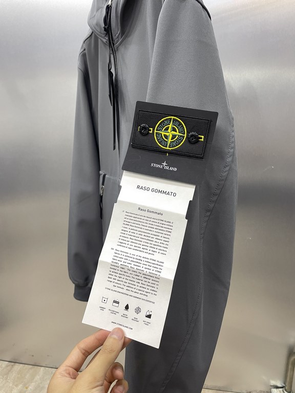 285  Item #519Stone Island SHELL-R Series Jacket CoatThickened polyester composite fabricSame as the original, with improved windproofness and comfort.Multiple pockets for energy efficiency.Couple's Black-Carbon GraySize