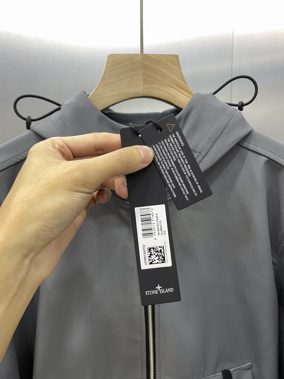 285  Item #519Stone Island SHELL-R Series Jacket CoatThickened polyester composite fabricSame as the original, with improved windproofness and comfort.Multiple pockets for energy efficiency.Couple's Black-Carbon GraySize