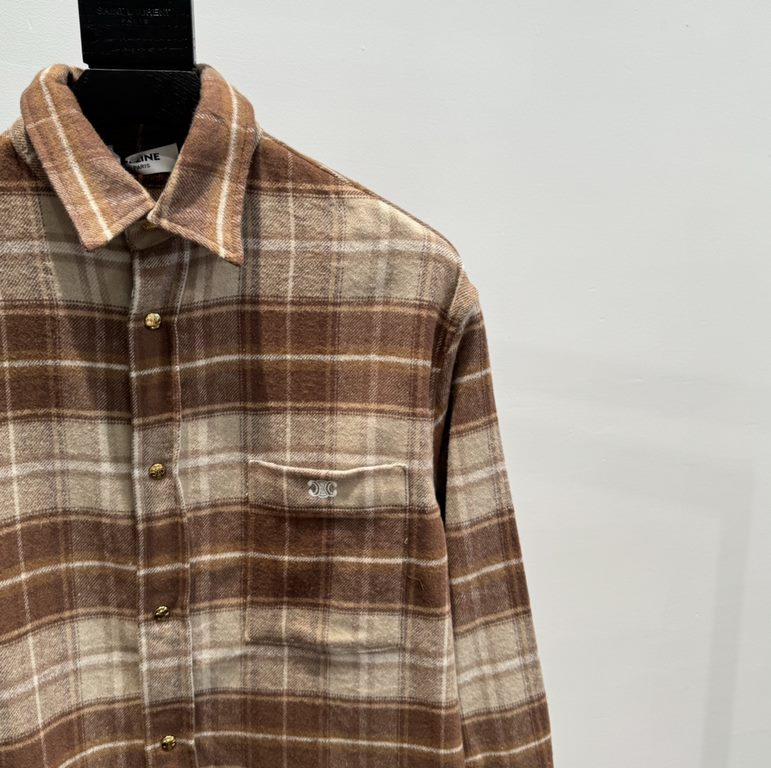 390 CELINE CELINE 23 FallWinter Checked Wool Short Shirt (Women's)SIZE SMLEmbroidered country style plaid wool short coat collar shirtClassic cashmere plaid shirt Brand logo pattern sewn on chest1 patch pocket on chest B