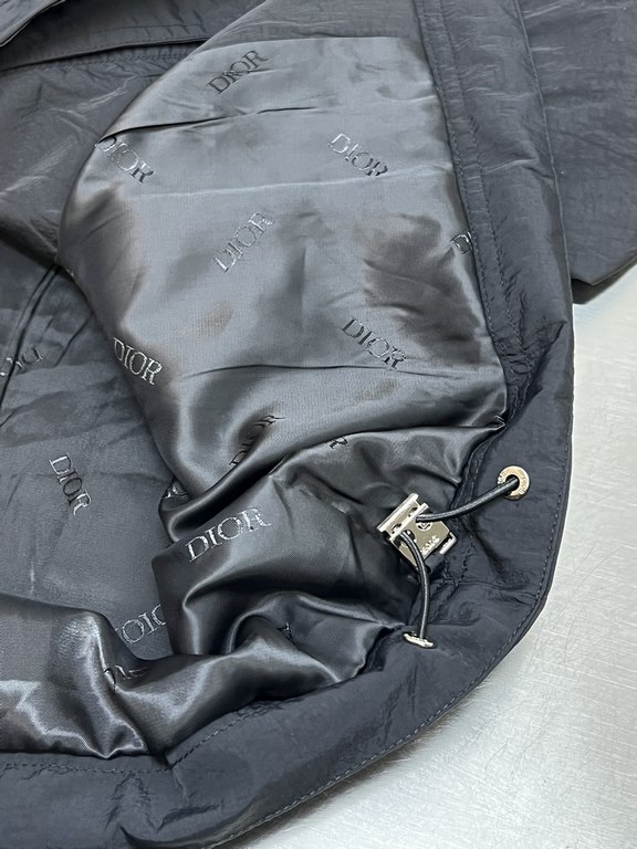 p425 Dior Letter Embroidered High-Collar Zip Hooded Jacket JacketCrafted from water-resistant technical fabric. Embroidered with the 'Christian Dior' logo to the chest, it features a snap fastening with a zipped hood, tw