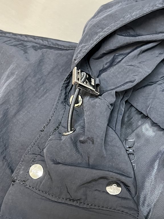 p425 Dior Letter Embroidered High-Collar Zip Hooded Jacket JacketCrafted from water-resistant technical fabric. Embroidered with the 'Christian Dior' logo to the chest, it features a snap fastening with a zipped hood, tw