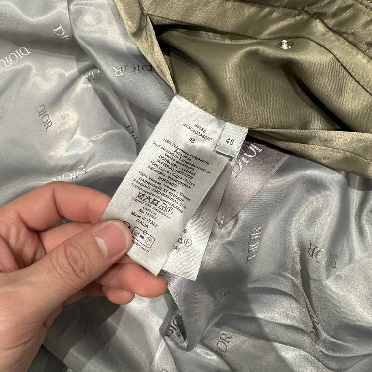 505 Dior Dior 2023fw FallWinter New Aviator JacketSIZE 46485052Counter price 27205New for Spring 2024, this aviator jacket is adorned with the Christian Dior Rue Franois 1er Paris 1947 logo on the front, a nod to Dior's 