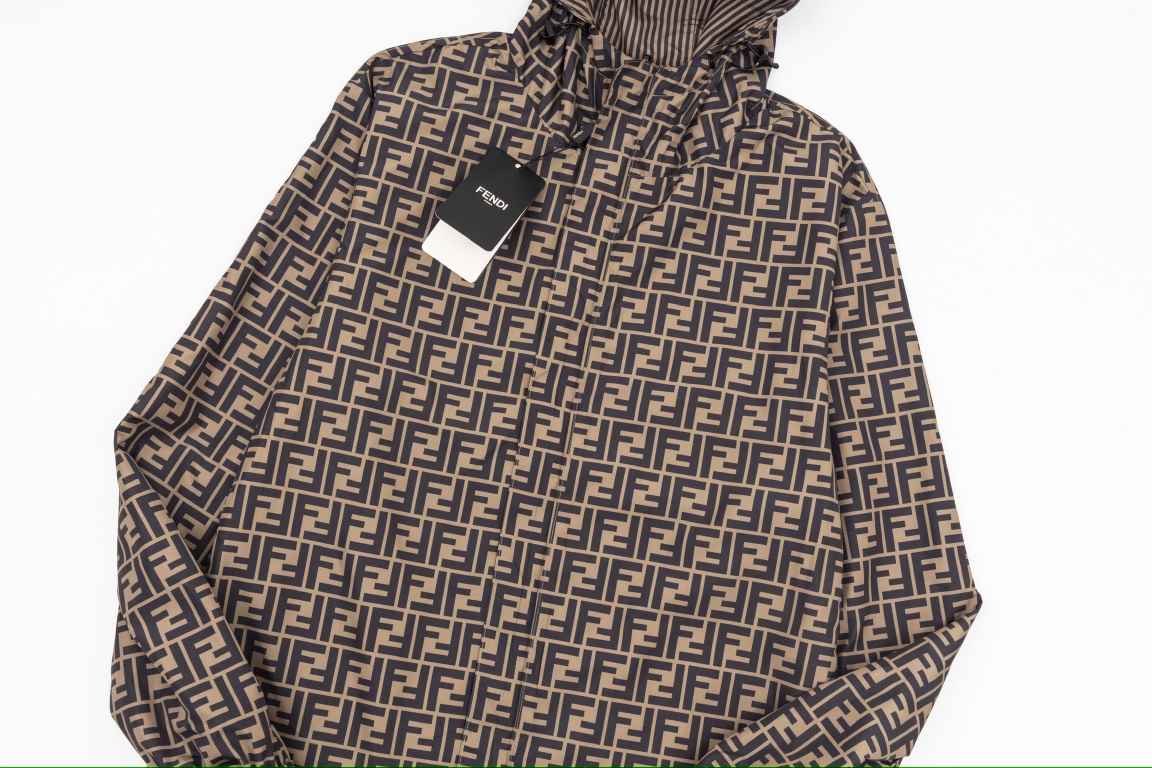 P350 FENDI  Fendi full print LOGO reversible jacket.Divided into striped face and full logo jacquard face, two styles to switch at will, the style does not need to say more, low-key luxury, both sides take away the class