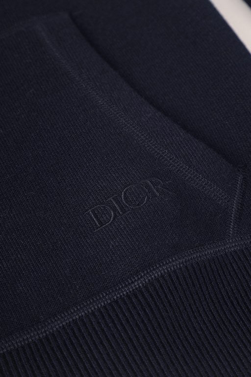 450 (can be stapled if not in stock)DIO CD Dior 2023 FW FallWinter Knit Hooded JacketCustomized navy blue cotton fabricClassic Oblique jacquard liningLogo embroidery on front hemZipper placket closure with engraved hardw