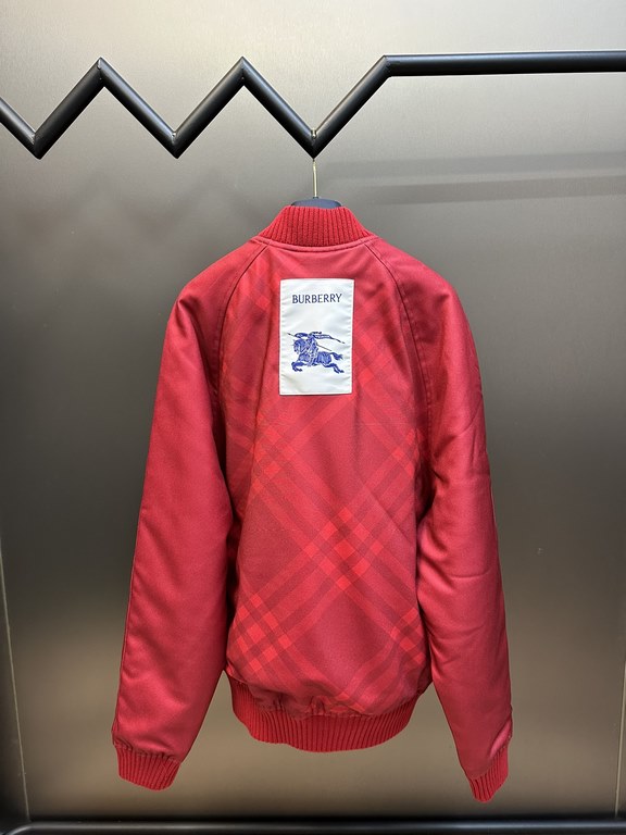 565 Burberry Reversible War Horse Embroidered Jacket Cotton JacketVery simple commuter design, basically there is no complex elements, which is BUR this year a pop-up jacket classic design, on the body is generous enough