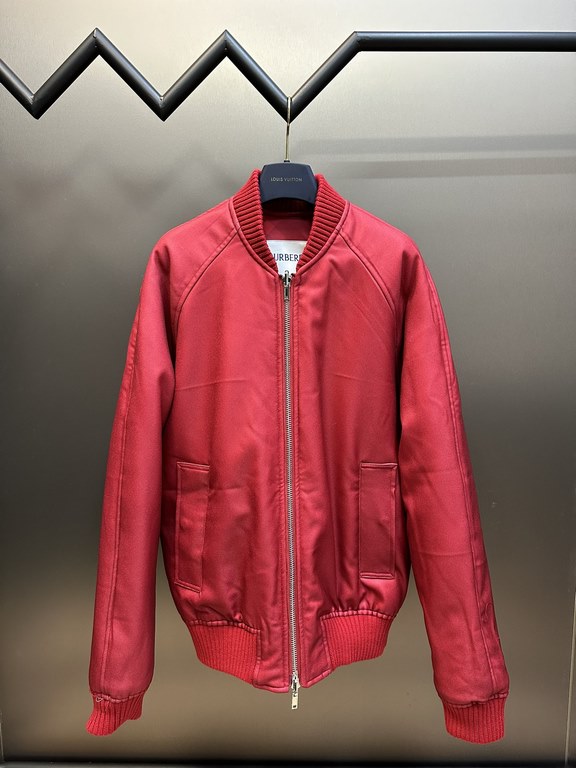 565 Burberry Reversible War Horse Embroidered Jacket Cotton JacketVery simple commuter design, basically there is no complex elements, which is BUR this year a pop-up jacket classic design, on the body is generous enough