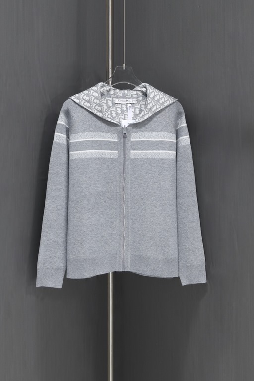 415 (can be stapled without stocking)DIORCD Dior Reversible cashmere knit jacket hoodieAdopting imported cashmere ten wool blend knitted, touch as delicate and soft as baby's skin, fine workmanship!One side is a navy blu