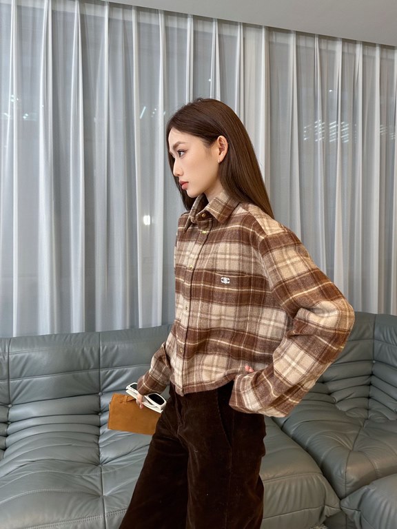 390 CELINE CELINE 23 FallWinter Checked Wool Short Shirt (Women's)SIZE SMLEmbroidered country style plaid wool short coat collar shirtClassic cashmere plaid shirt Brand logo pattern sewn on chest1 patch pocket on chest B