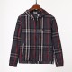 310 Burberry Burberry Hooded Coat English Check Jacket, the material is windproof and rainproof, the insulation is superb, and very breathable. The whole piece of clothing is divided into two sides, one side is the check