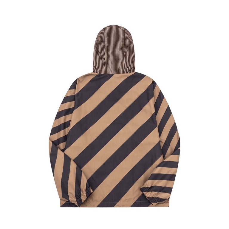 335  (Reversible)FENDI Fendi full printed LOGO reversible jacket, divided into striped surface and full LOGO jacquard surface, the two styles switch at will, the style does not need to say more, low-key luxury reversible