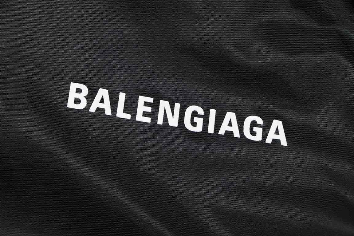 P315balenciablcg23 new logo plain print hooded coat windbreaker jacket customized dyeing cotton blend material, the texture is very soft, and the inside of the same plus a layer of blended material lining, comfortable an