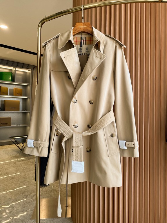 880  Men's Kensington Fit-Heritage Trench Short Trench CoatBUR ace pointed goods, the treasure of the town store] can inherit several generations of classic trench coat, the top of the original original fabrics, the mark