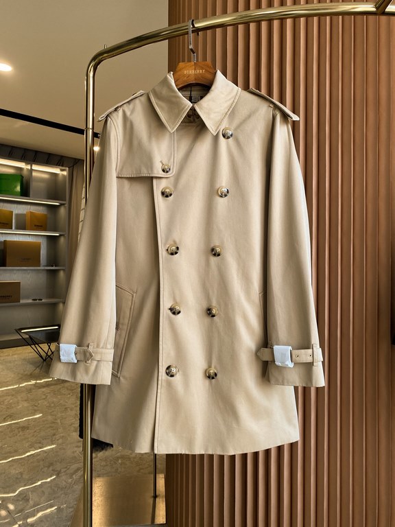 880  Men's Kensington Fit-Heritage Trench Short Trench CoatBUR ace pointed goods, the treasure of the town store] can inherit several generations of classic trench coat, the top of the original original fabrics, the mark