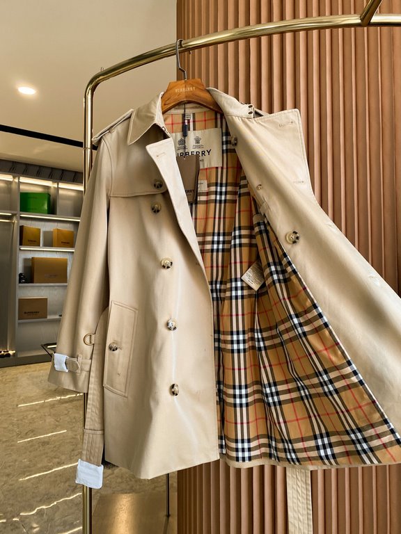 880  Men's Kensington Fit-Heritage Trench Short Trench CoatBUR ace pointed goods, the treasure of the town store] can inherit several generations of classic trench coat, the top of the original original fabrics, the mark