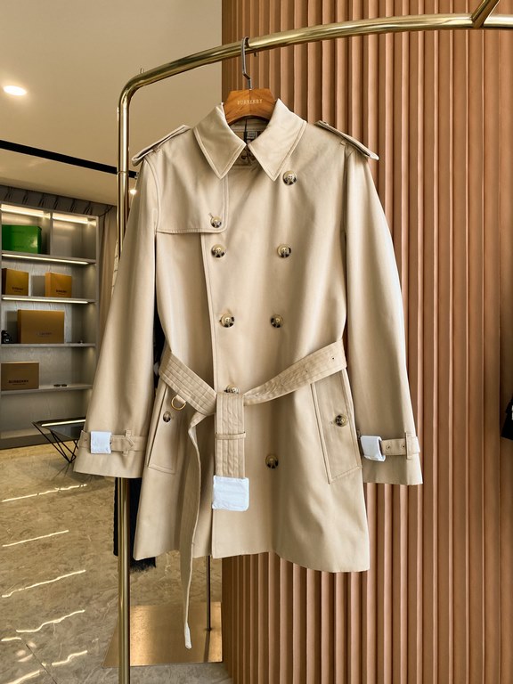 880  Men's Kensington Fit-Heritage Trench Short Trench CoatBUR ace pointed goods, the treasure of the town store] can inherit several generations of classic trench coat, the top of the original original fabrics, the mark