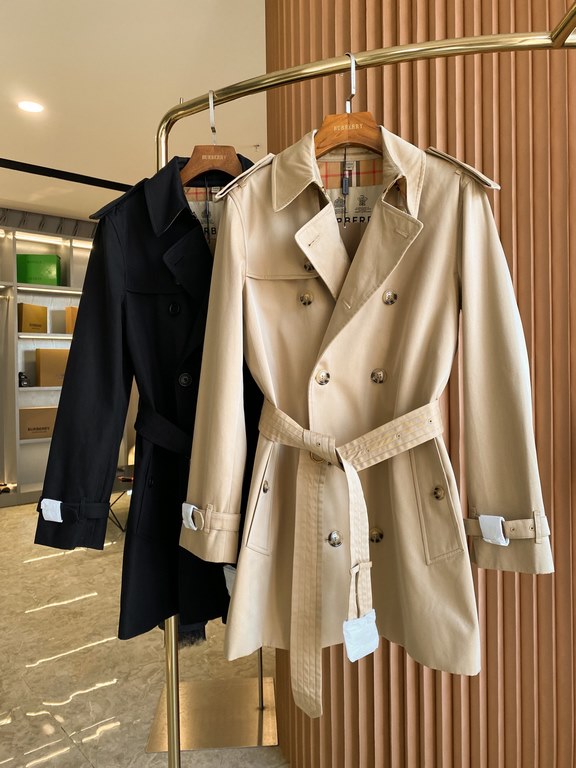 880  Men's Kensington Fit-Heritage Trench Short Trench CoatBUR ace pointed goods, the treasure of the town store] can inherit several generations of classic trench coat, the top of the original original fabrics, the mark