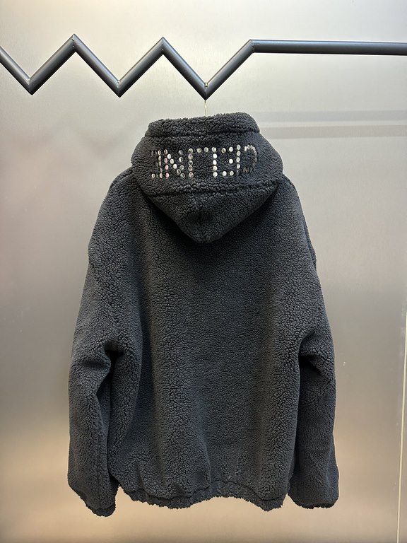 p455 Celine Celine Studded Hooded JacketFabric customized Stussy high quality 500 grams of lamb wool, lining custom reflective material 20D tweed fabric, simple and generous design with the elements of the hat willow nai