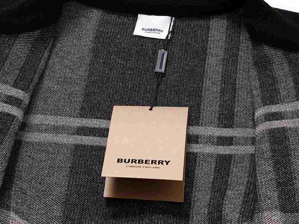 240 (top version, differentiated currency)Style Burberry Burberry Chest Stripe Patchwork Plaid Jacket JacketColor Picture ColorSize M-XXLMaterial 50% wool  polyesterAccessories full set of customized accessoriesGender-ne