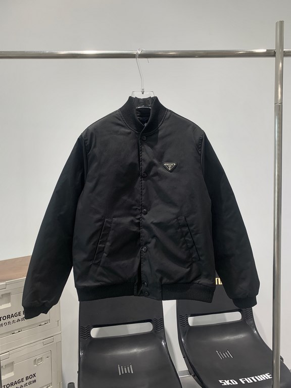 320 New PRADA  Prada 23SS fall new aviator jacket baseball cotton clothing men and women with the same paragraph!The official website is synchronized with the sale of the classic metal triangle label   custom Puja button