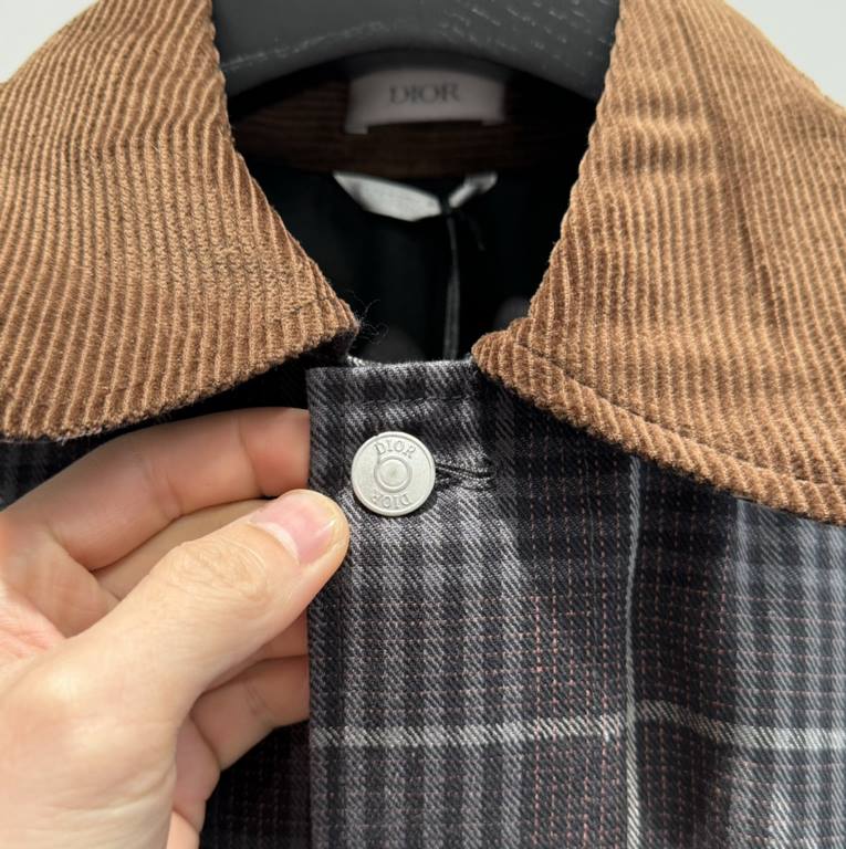 410 Dior Dior 23FW FallWinter New Plaid Long Sleeve Lapel Denim JacketSIZE 46485052Customized dark plaid cotton canvas, curry corduroy collar, details hem slant pockets design, branded black leather badge embellishment, 