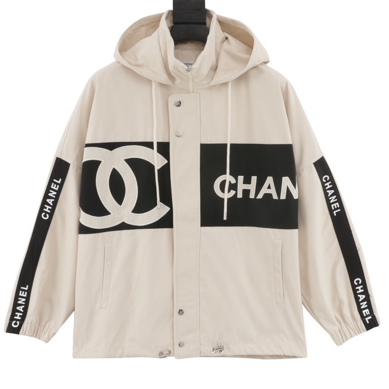 420CHANEL  Chanel embroidered slogan vintage zipper windbreaker jacketRecommended for fall and winter, refreshing and clean vintage style zipper jacket, this small fresh hooded jacket gives a very clean sense of seniorit