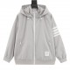 385Thom BrowneThom Browne Four Bar Windbreaker JacketThe fabric is made of original customized renewable environmentally friendly nylon woven fabric, the surface of the fabric to add waterproof coating to make the clothe