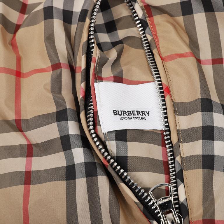 Next day shipping  410 (support put in store)BURBERRY  Burberry classic small plaid reversible jacket coatCustom weaving and dyeing khaki plaid fabric, plaid size and zp consistent, the difference between the market read