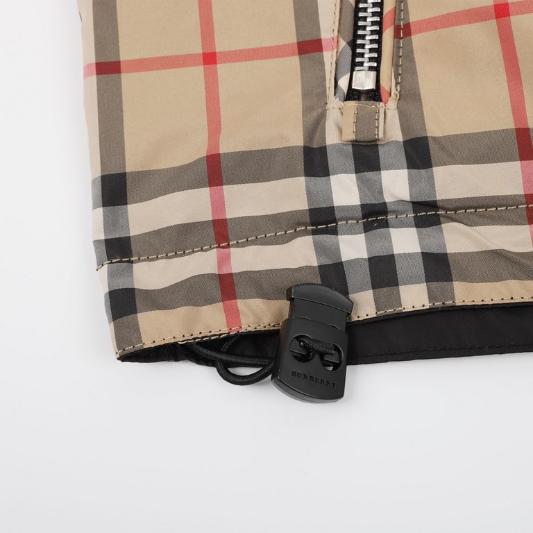 Next day shipping  410 (support put in store)BURBERRY  Burberry classic small plaid reversible jacket coatCustom weaving and dyeing khaki plaid fabric, plaid size and zp consistent, the difference between the market read