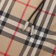 Next day shipping  410 (support put in store)BURBERRY  Burberry classic small plaid reversible jacket coatCustom weaving and dyeing khaki plaid fabric, plaid size and zp consistent, the difference between the market read