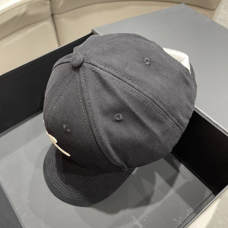 Dior Dior baseball cap beautifully Simple atmosphere  Fashionable and generous Low-profile luxury Sun protection, fashion both, hundred models Pro, hurry to get it You deserve it! Adjustable size!