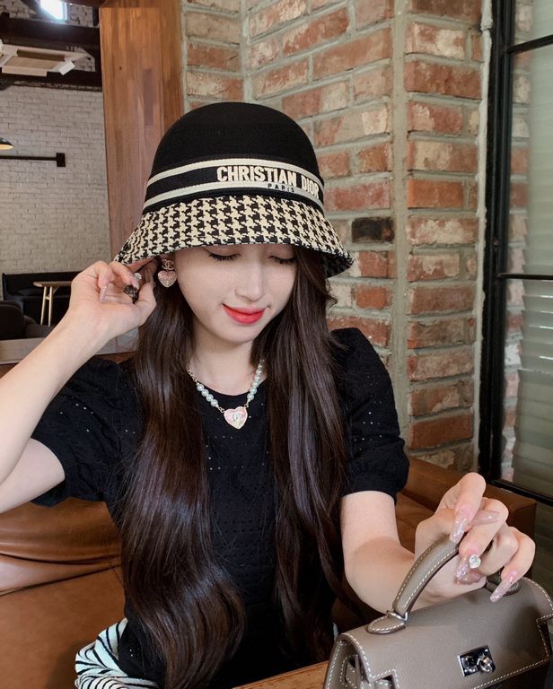 Specials￥Dior Dior Autumn and Winter Tweed Hat, Color Blocking Bowler Hat, 100% Wool Fabric% Head Circumference 57cm