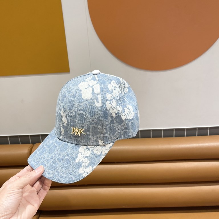 [DIOR Dior] new walk simple baseball cap  , new shipments, big models super good with, hurry to get!