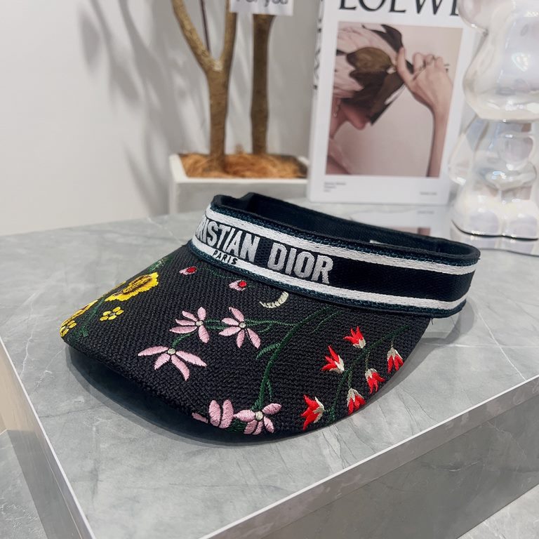 Dior Dior   D family new old flower webbing embroidery letters floral hollow cap. Sun hat duck tongue cap landscape painting, summer outing must-have