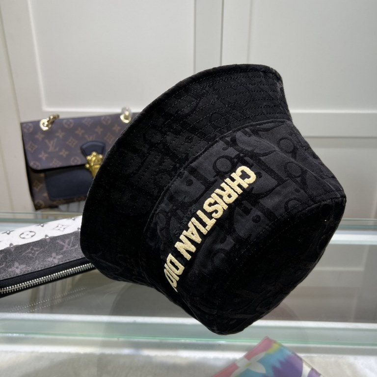 Dior Dior new original single fisherman's hat, exquisite pure also style is very feeling, cool and very stylish, counter out of stock popular, the quality is super!