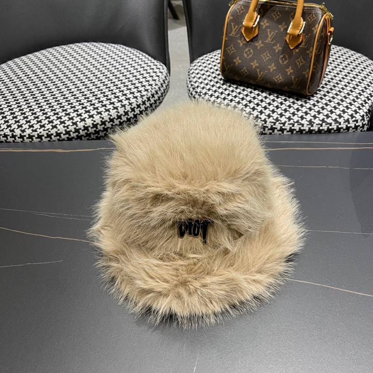 Dior Dior imitation fur mink hair hat women's fall and winter plush fisherman hat khaki senior show face small warm ear protection thunderbolt hat