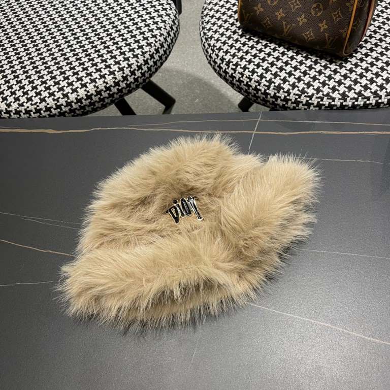 Dior Dior imitation fur mink hair hat women's fall and winter plush fisherman hat khaki senior show face small warm ear protection thunderbolt hat