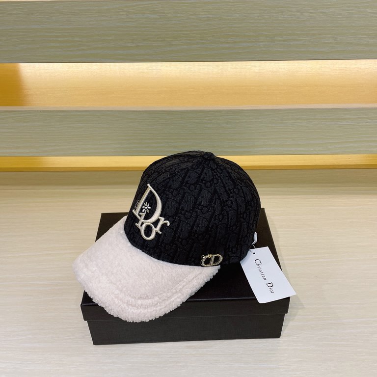 [DIOR Dior] autumn and winter new counter synchronization embroidered baseball cap, explosive models, big brand synchronization, super good with the shipment!