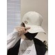 DIOR Dior  , DIOR official website synchronized with the release of the new D family baseball cap, the whole cap texture is super good, the effect on the head is very nice, loli imperial sister can be outstanding, super 