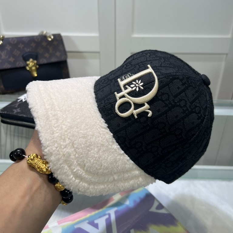 Dior (Dior) classic models of the original single baseball cap, exquisite pure also grunge very feeling, cool and very stylish, counter out of stock popular, the quality is superb!