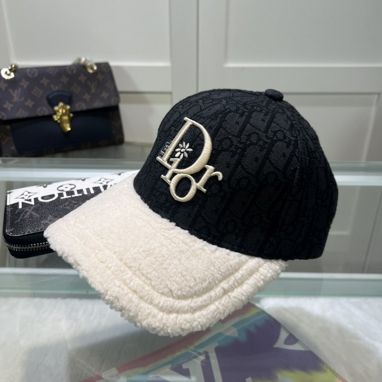 Dior (Dior) classic models of the original single baseball cap, exquisite pure also grunge very feeling, cool and very stylish, counter out of stock popular, the quality is superb!