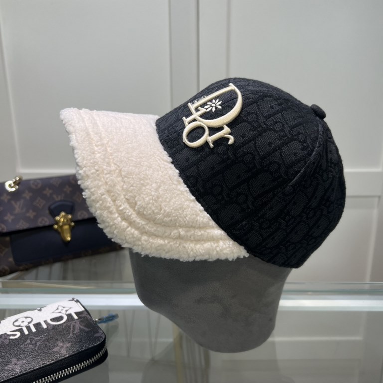 Dior (Dior) classic models of the original single baseball cap, exquisite pure also grunge very feeling, cool and very stylish, counter out of stock popular, the quality is superb!