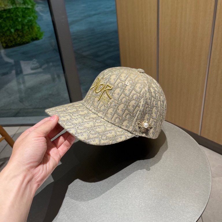 DIOR Dior 2023 official website synchronized with the release of new models D family baseball cap  , the whole hat texture is super good, the effect on the head is very nice, the imperial sister can be outstanding, super