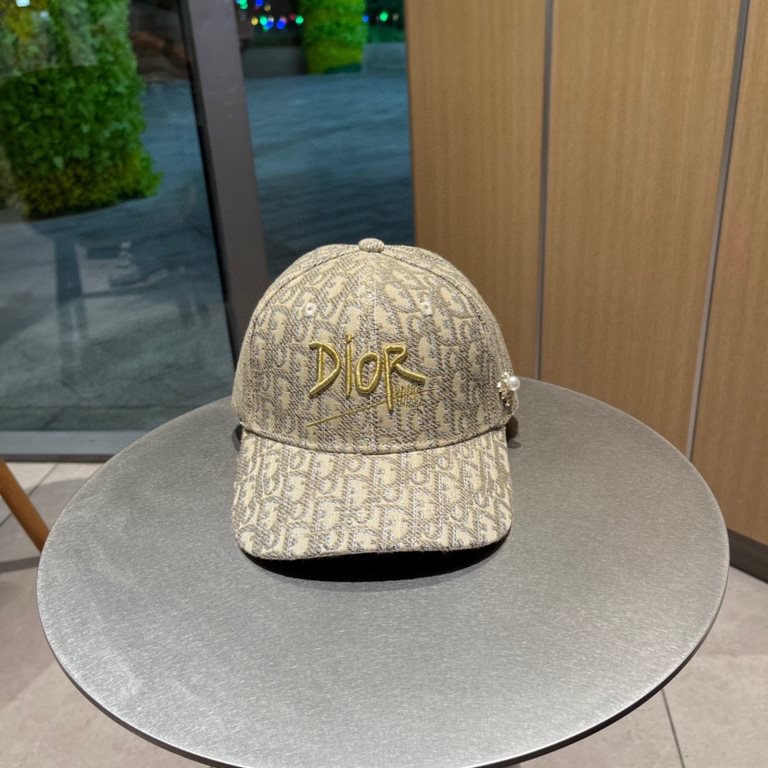 DIOR Dior 2023 official website synchronized with the release of new models D family baseball cap  , the whole hat texture is super good, the effect on the head is very nice, the imperial sister can be outstanding, super