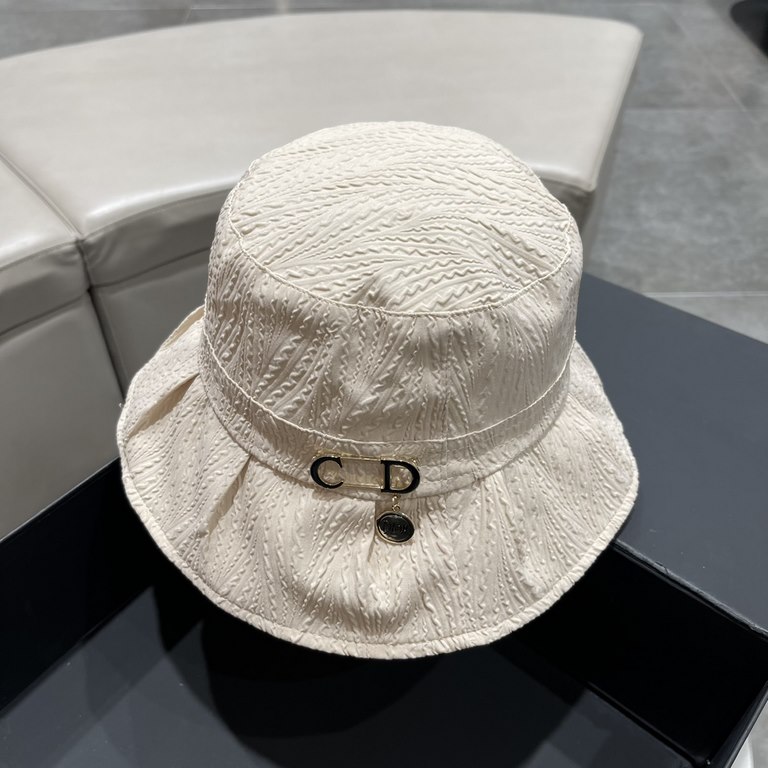 DIOR Dior  , DIOR official website synchronization new release D family fisherman hat, the whole hat texture is super good, the effect on the head is very nice, loli imperial sister can be outstanding, super hot!