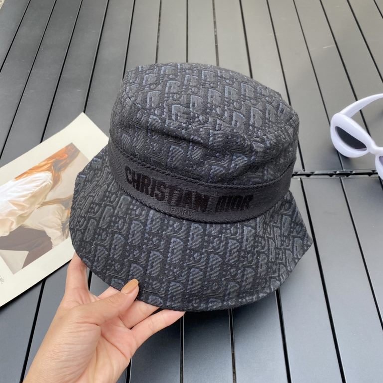 Dior (Dior) new original single fisherman's hat, exquisite pure also grunge very feeling, very cool and very stylish, counter out of stock popular, the quality is super!