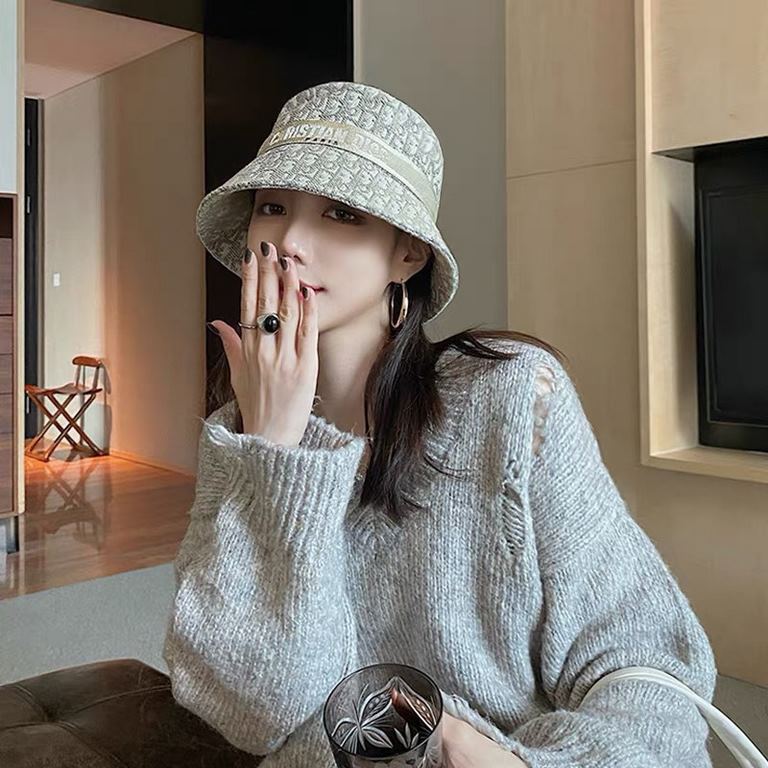 Dior Dior new old flower letters webbing fisherman's hatUltra-famous, deepening the cap more temperament, this season's explosive models!Material 100% cottonHead circumference57cm