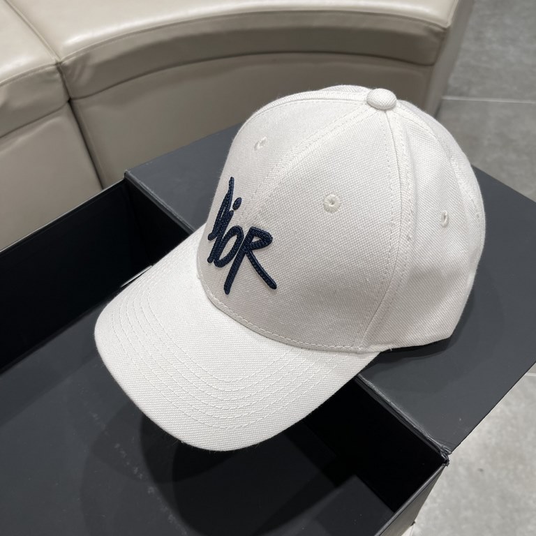 Dior Dior baseball cap beautifully Simple atmosphere  Fashionable and generous Low-profile luxury Sun protection, fashion both, hundred models Pro, hurry to get it You deserve it! Adjustable size!