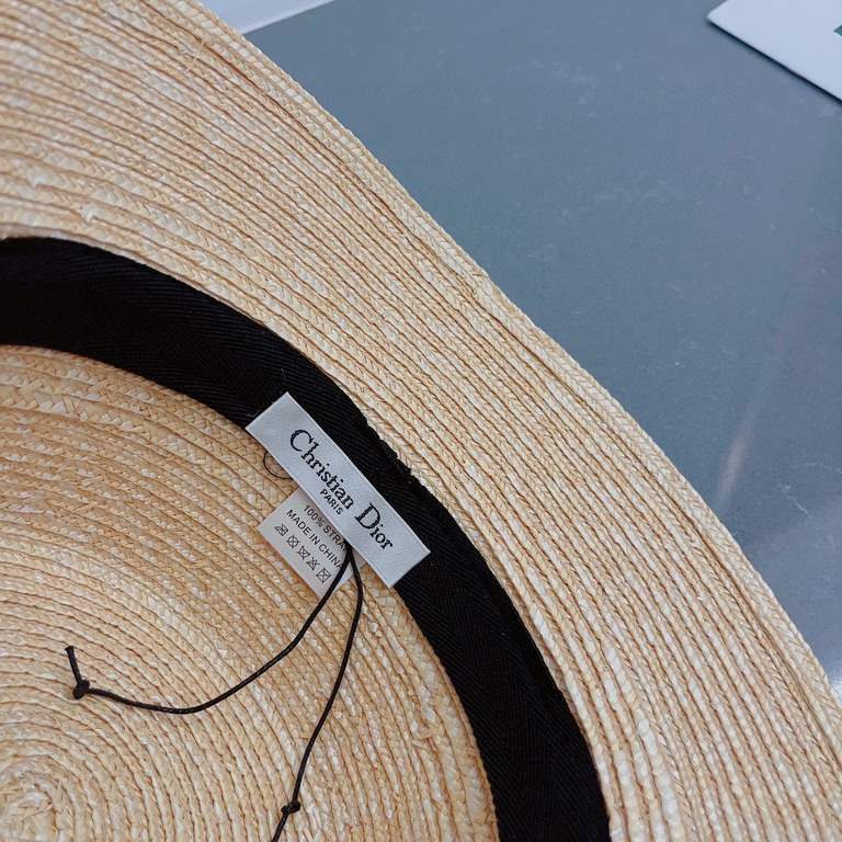 ￥. High versionDior Dior official model straw straw hat, high-density production, a super classy straw hat up ~ out of the street preferred! The hat is super beautiful and greasy color proper, lightweight and portable! F